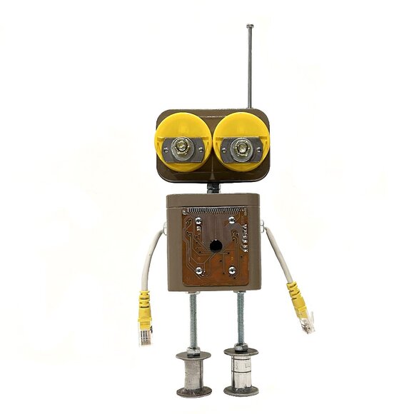 GARTH, a found objects robot sculpture - Picture 1 of 5